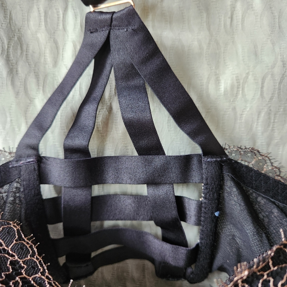 Victoria secret bra 38D